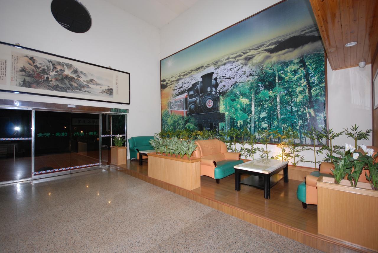 Alishan Youth Activity Center Чжунчжен Екстер'єр фото
